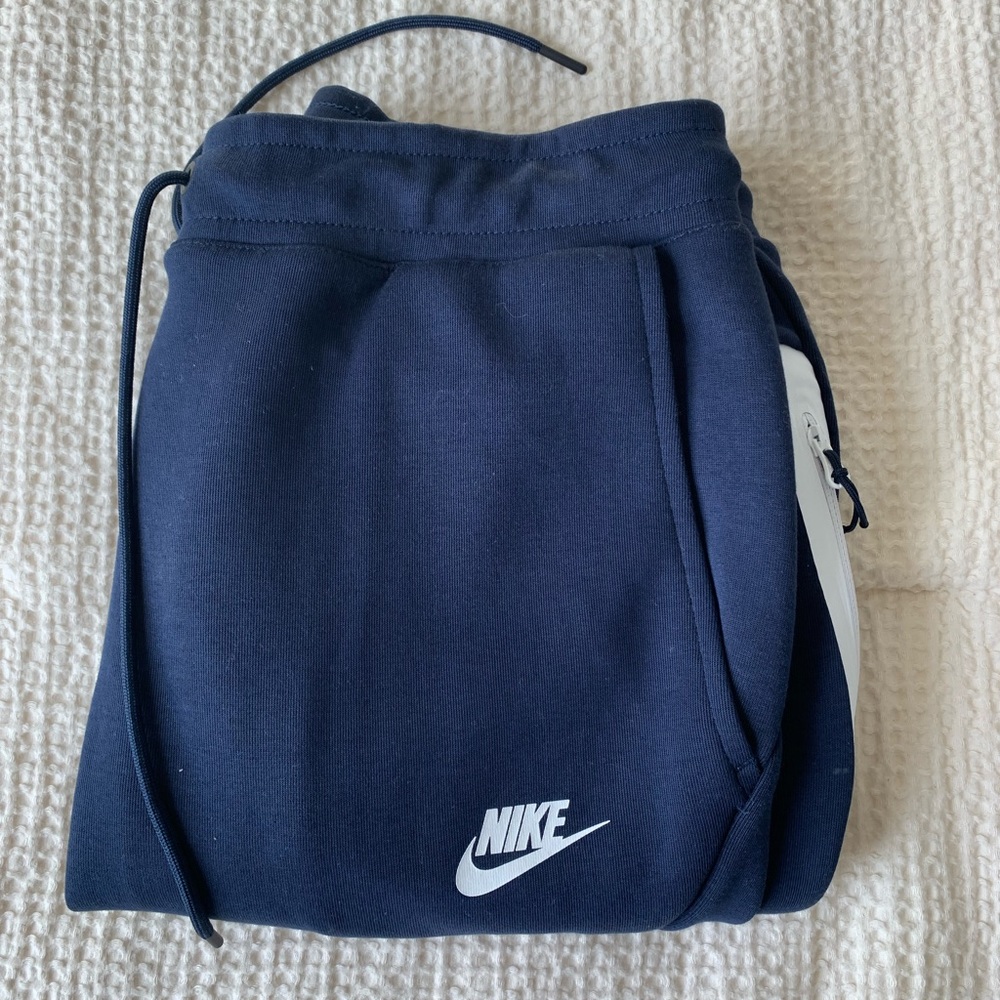 Nike Men’s Tech Fleece Jogger (Navy Blue, size S)